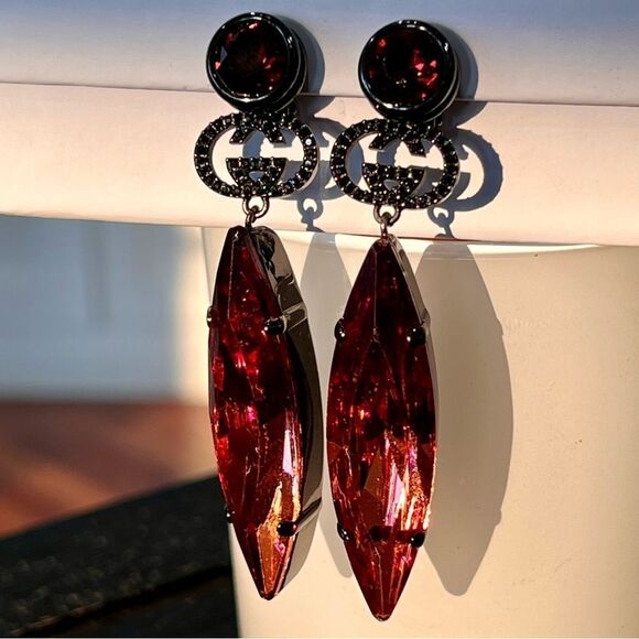 Gucci
Interlocking GG Crystal Drop Clio-On Earrings - Picture 3 of 9